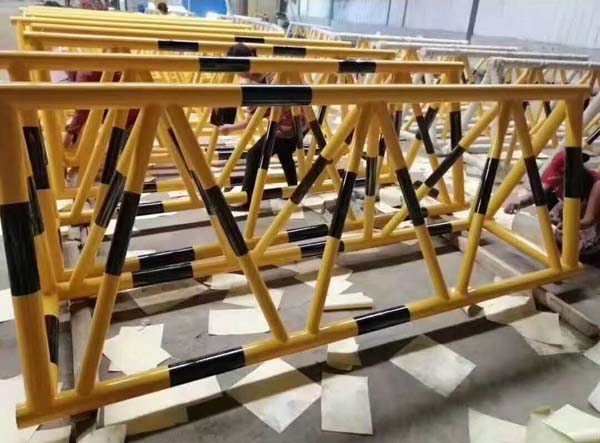 �Ƅ�·�Ͻ�ͨ�O(sh��)ʩ��ײ�o��